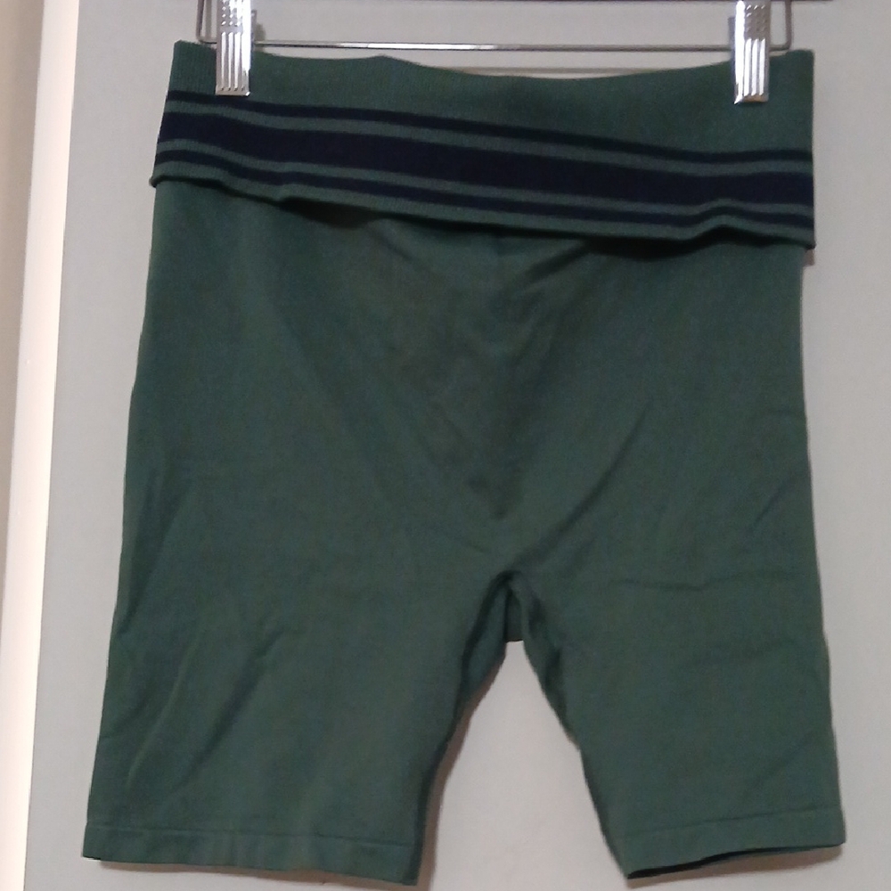 PINK ‎ Women's Green High-Waisted Shorts - Picture 3 of 3